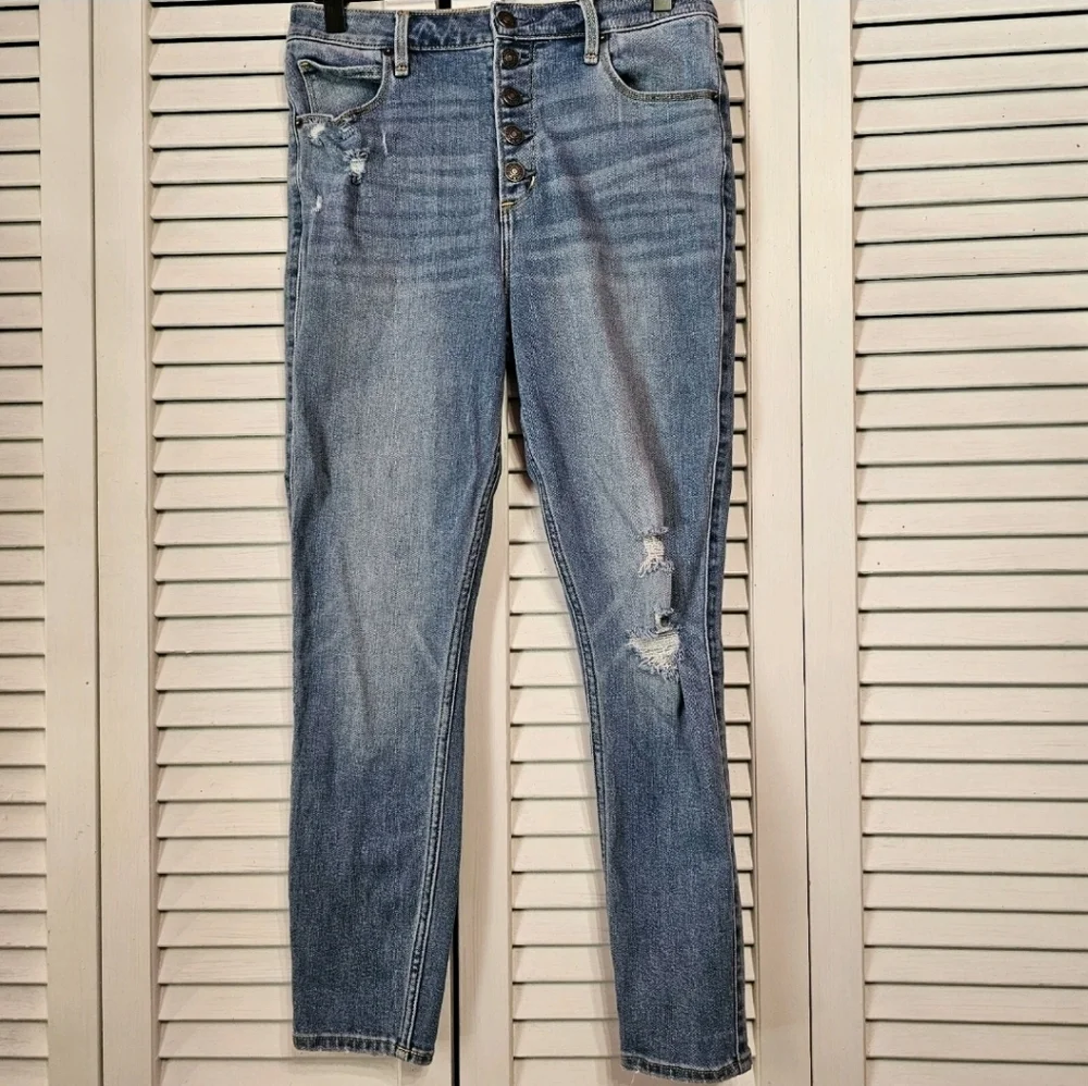 Abercrombie & Fitch • Curve‎ Love High Rise Ankle Jean
